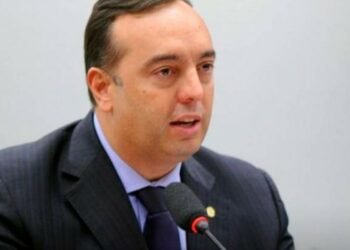 Em punição inédita, TSE cassa mandato de deputado bolsonarista por notícia falsa sobre urnas eletrônicas