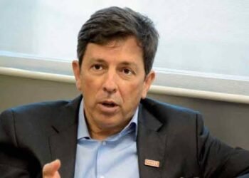 “Pagamos o preço de um governo incompetente, irresponsável e que prioriza a polêmica”, dispara Amoêdo contra gestão Bolsonaro
