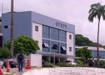 UFRPE abre 17 vagas em concurso para profissionais de níveis técnico, médio e superior com salários de até R$ 4,1 mil