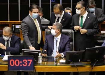 URGENTE | Com folga, PEC dos Precatórios é aprovada na Câmara