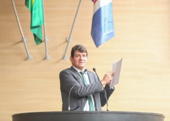 Alcides Cardoso cobra Prefeitura do Recife após nova anulação e convocação de segundo lugar na licitação dos tablets Alcides Cardoso cobra Prefeitura do Recife após nova anulação e convocação de segundo lugar na licitação dos tablets