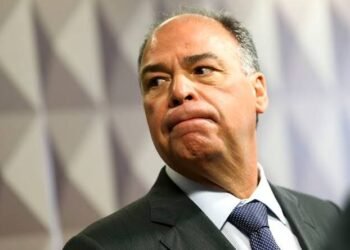 Após derrota no TCU, Fernando Bezerra Coelho entrega cargo de líder do governo no Senado