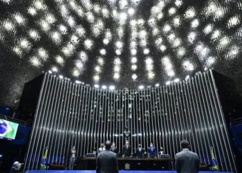 Congresso derruba veto e garante R$ 5,7 bilhões para fundo eleitoral em 2022 Congresso derruba veto e garante R$ 5,7 bilhões para fundo eleitoral em 2022