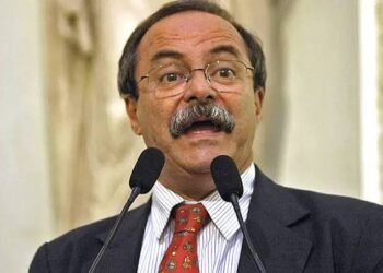 Ministério Público denuncia à Justiça ex-secretário Pedro Eurico por descumprimento de medida protetiva, perseguição e violência psicológica Ministério Público denuncia à Justiça ex-secretário Pedro Eurico por descumprimento de medida protetiva, perseguição e violência psicológica
