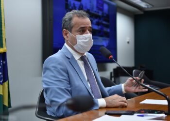Proposta de Danilo Cabral revoga decreto que retira direitos do consumidor