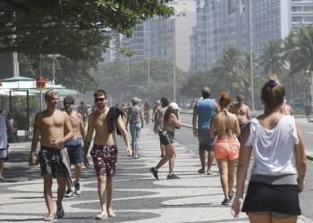 Brasileiro deve preparar o bolso para reajustes em cadeia no começo do ano
