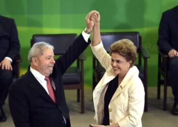 Lula e Dilma se encontram em meio a discussões sobre papel da ex-presidente na eleição
