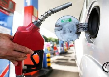 Novo aumento: Petrobras reajusta gasolina em 4,85%. Diesel subirá 8% Novo aumento: Petrobras reajusta gasolina em 4,85%. Diesel subirá 8%