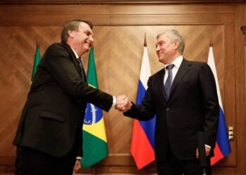 Após encontro com Putin, Bolsonaro segue cumprindo agenda na Rússia