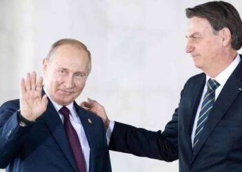Bolsonaro diz que manterá neutralidade em relação à guerra na Ucrânia: “Exagero falar em massacre”