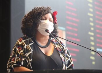 Dani Portela fala como líder do PSOL, diz que é hora de vencer Bolsonaro e critica PSB