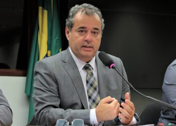 Danilo Cabral diz que governo federal é omisso na redução de desigualdades na educação