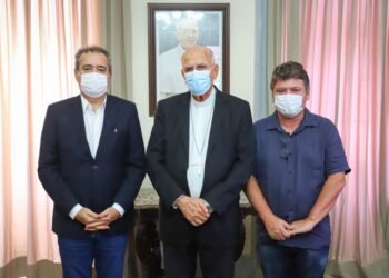 Danilo Cabral visita arcebispo de Olinda e Recife em primeira agenda pública como pré-candidato