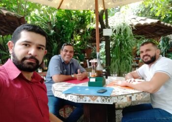 Entre Lula e Bolsonaro • Por Ismael Alves