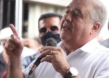 Nazaré da Mata: Augusto Coutinho é ovacionado durante entrega de pavimentação de ruas; emendas para a obra foram destinadas pelo deputado
