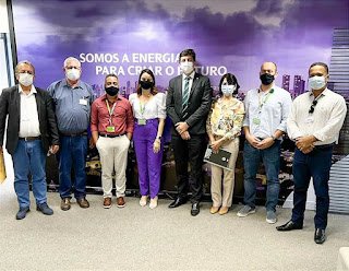 Henrique Queiroz Filho e lideranças de Cortês se reúnem com o grupo Neoenergia para discutir fornecimento de energia elétrica para moradores da Usina Pedroza