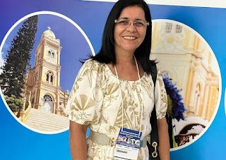 Em Triunfo, Cristiane Oliveira representa Cortês durante Congresso da UVB