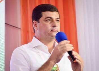 Em reunião, prefeito de Chã Grande anuncia reajuste de 33,24% para os professores Em reunião, prefeito de Chã Grande anuncia reajuste de 33,24% para os professores