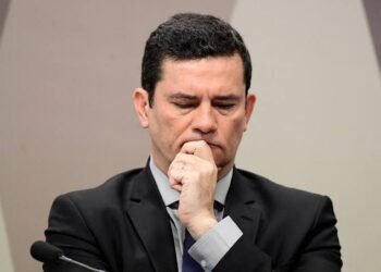 Explosão mata dois trabalhadores em fábrica de Maringá-PR durante visita de Moro