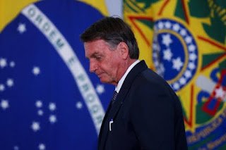 Bolsonaro dá entrada em hospital de Brasília após se sentir mal