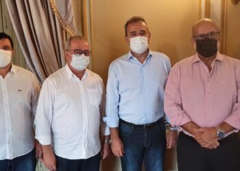 Prefeito de Gravatá oficializa apoio a Danilo Cabral