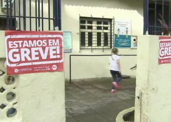 Professores da rede municipal entram em greve e pedem que prefeitura do Recife cumpra Lei do Piso Salarial