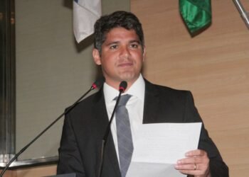 Renato Antunes cobra reajuste salarial dos professores do Recife