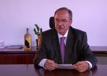 Três meses após exoneração de Pedro Eurico, Secretaria de Justiça e Direitos Humanos continua com secretário interino que defendia interesses dele