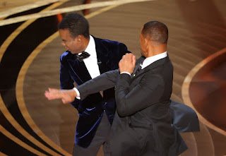 Will Smith dá tapa na cara de Chris Rock durante o Oscar 2022
