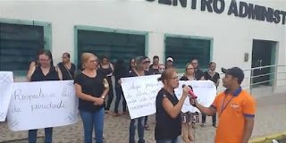 Professores aposentados de Cortês protestam por reajuste salarial e pagamentos de 2020