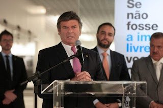 Ministro Fux cancela palestra no RS após protestos de empresários