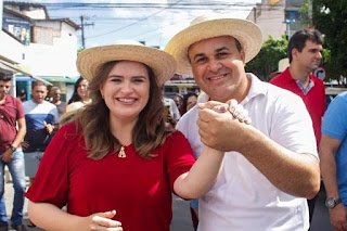 Pombos: ao lado do vice-prefeito Daniel da Igreja, Marília participa de encontro com aliados e visita a feira livre