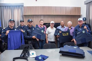 Propositura de Neném de Uruçu é atendida e Guarda Municipal de Gravatá recebe fardamentos, equipamentos e até coletes à prova de bala