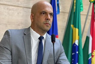 Caruaru: Anderson Correia e PMPE conduz homem à delegacia por abandonar cadela com patas quebradas