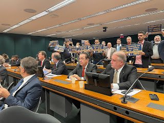 Comissão aprova parecer de Augusto Coutinho e rejeita autosserviço nos postos de combustíveis