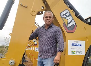 Ex-prefeito ‘Rômulo Pão com Ovo’ anuncia conquista de retroescavadeira e trator para a agricultura de Primavera
