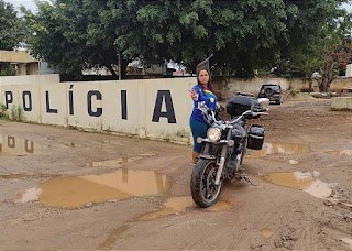 Ao percorrer Agreste e Sertão, Cabo Aênia volta a denunciar “falta de investimentos na segurança pública e “abuso de poder” contra policiais; pré-candidata à deputada estadual criticou defasagem salarial