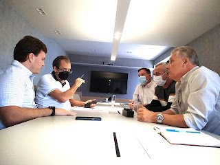 Ex-prefeitos e liderança petista da Mata Sul se reúnem com Miguel Coelho e defendem investimentos na agricultura familiar