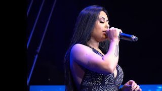 Cantora tem show interrompido por não mandar “alô” para prefeito no interior de Pernambuco