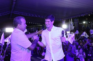 Durante lançamento de candidatura João Campos reafirma apoio a Hélio Guabiraba e Felipe Carreras