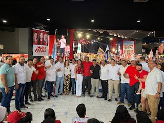 Na companhia de vereadores e integrantes da gestão municipal, prefeito e vice de Chã Grande prestigiam Convenção de Marília e Sebastião