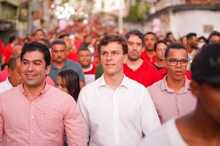 Miguel Coelho participa de procissão em São Lourenço da Mata e ato político em Igarassu