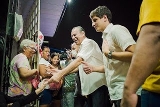 Ao lado de João Campos, Danilo participa de caminhada em Casa Amarela