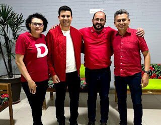 Gravatá: ao lado de Cícera Nunes, da FETAPE, Doriel Barros e Carlos Veras recebem apoio de Val Pessoa, presidente da Associação de Lagoa Queimada