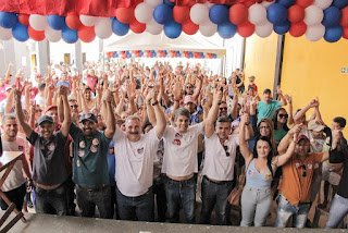 Eriberto Medeiros mostra força em grande ato político em Bezerros