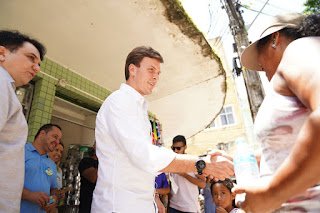 Miguel caminha pelo bairro de São José e se compromete com investimentos no centro comercial do Recife Miguel caminha pelo bairro de São José e se compromete com investimentos no centro comercial do Recife