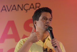 Lucas Ramos celebra construção da nova praça em Verdejante