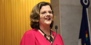Teresa Leitão assume compromissos com a luta pela moradia