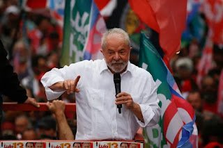 ‘Única possibilidade do Auxílio Brasil continuar é eu ganhando eleições’, diz Lula