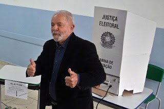 Lula vota em SP: “Essa é a eleição mais importante para mim”